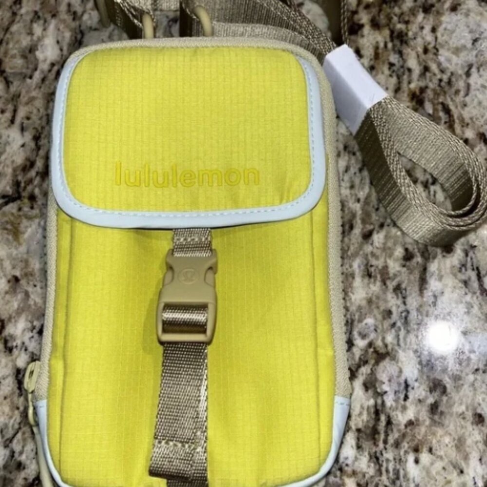 Lululemon Zip-top Crossbody Bag - Yellow Serpenti NWT - Picture 4 of 12